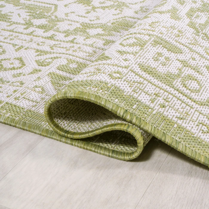 Sinjuri Medallion Textured Weave Green/Cream 5' Round Indoor/Outdoor Area Rug