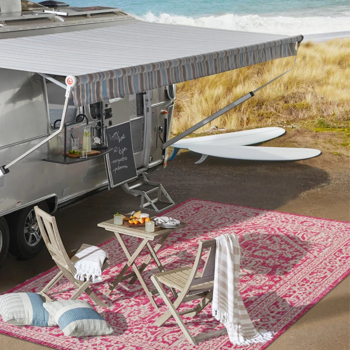 Sinjuri Medallion Textured Weave Fuchsia/Light Gray 2 ft. x 8 ft. Indoor/Outdoor Runner Rug
