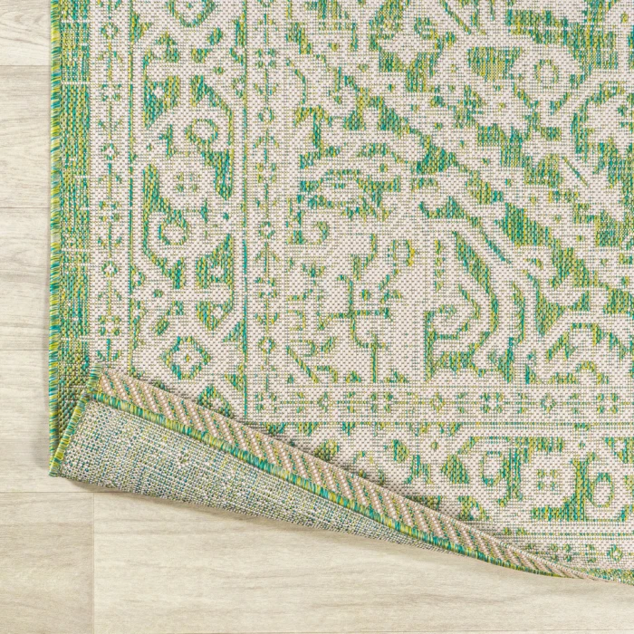 Sinjuri Medallion Textured Weave Cream/Green 5' Round Indoor/Outdoor Area Rug
