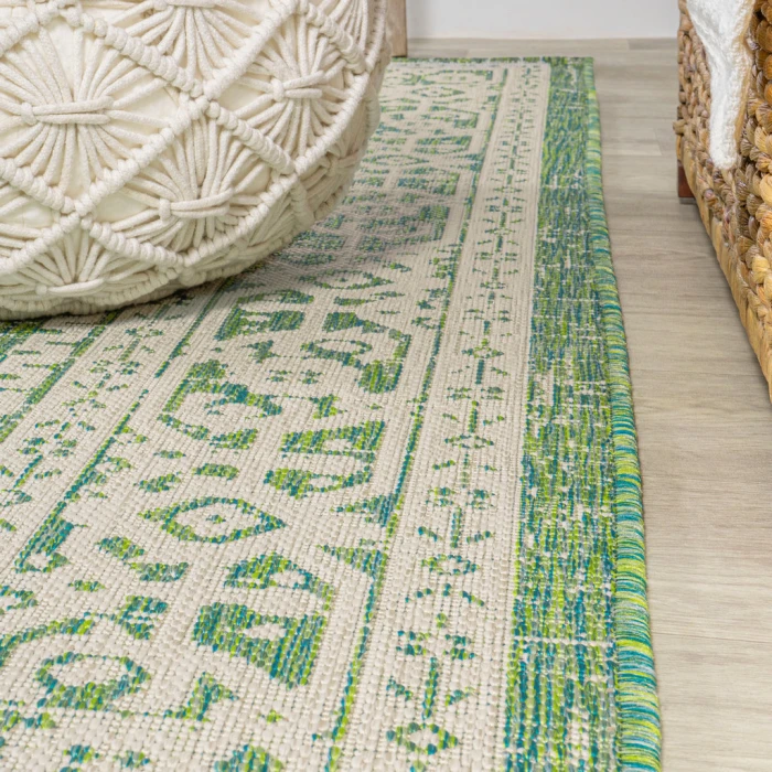 Sinjuri Medallion Textured Weave Cream/Green 5' Round Indoor/Outdoor Area Rug