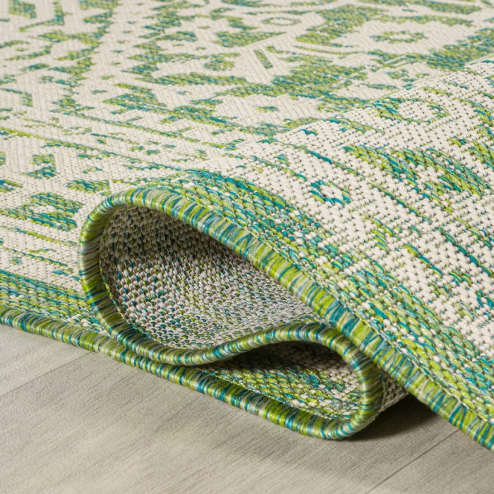 Sinjuri Medallion Textured Weave Cream/Green 5' Round Indoor/Outdoor Area Rug