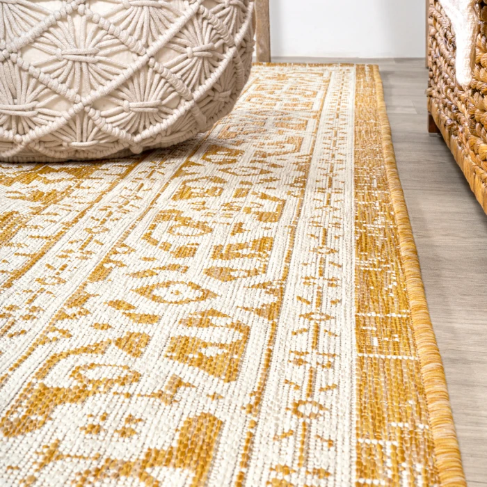 Sinjuri Medallion Textured Weave Yellow/Cream 5' Round Indoor/Outdoor Area Rug