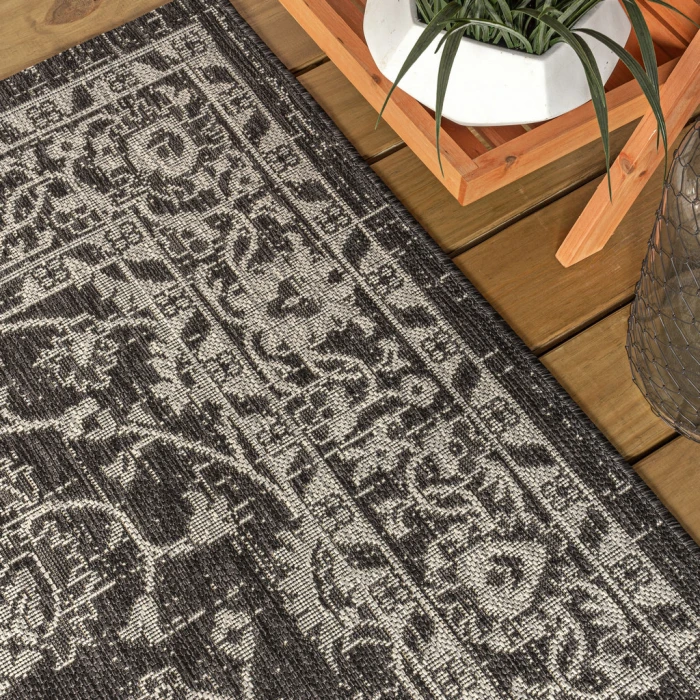 Palazzo Vine and Border Textured Weave Black/Gray 5' Round Indoor/Outdoor Area Rug