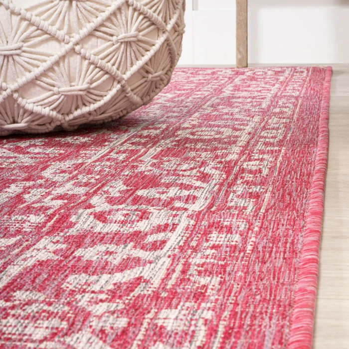 Malta Bohemian Medallion Textured Weave Fuchsia/Light Gray 5' Round Indoor/Outdoor Area Rug
