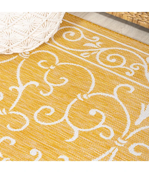 Charleston Vintage Filigree Textured Weave Yellow/Cream 5' Round Indoor/Outdoor Area Rug