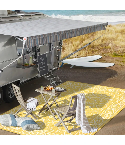 Charleston Vintage Filigree Textured Weave Yellow/Cream 5' Round Indoor/Outdoor Area Rug