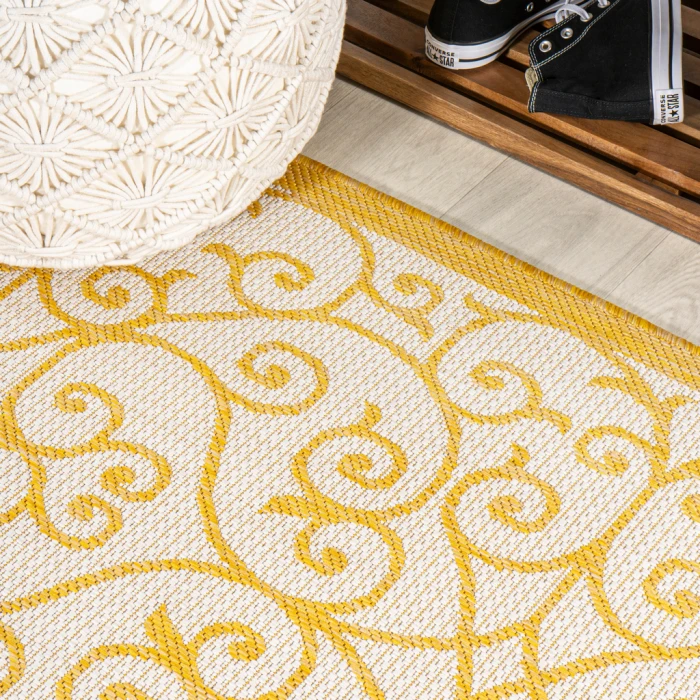 Madrid Vintage Filigree Textured Weave Cream/Yellow 5' Round Indoor/Outdoor Area Rug