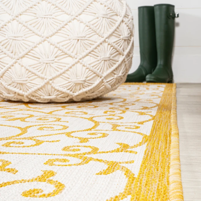 Madrid Vintage Filigree Textured Weave Cream/Yellow 5' Round Indoor/Outdoor Area Rug