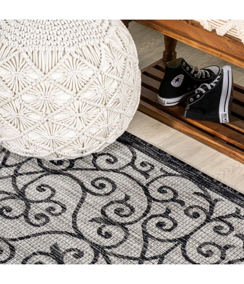 Madrid Vintage Filigree Textured Weave Light Gray/Black 5' Square Indoor/Outdoor Area Rug
