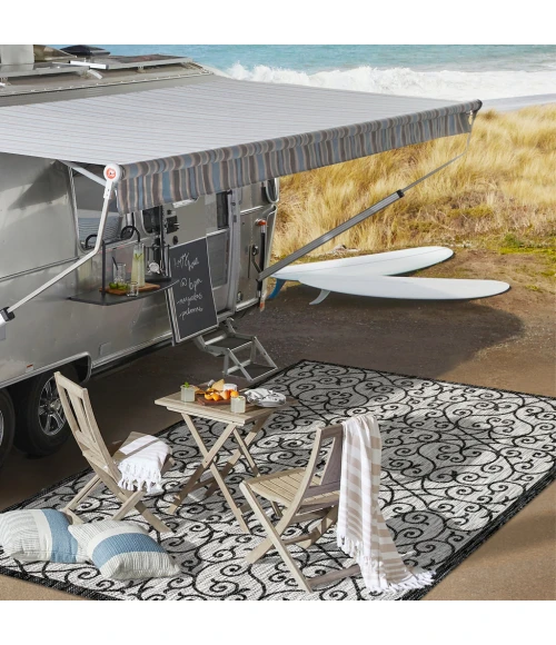 Madrid Vintage Filigree Textured Weave Light Gray/Black 5' Square Indoor/Outdoor Area Rug