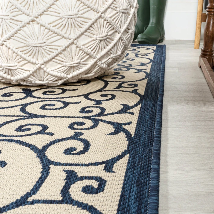 Madrid Vintage Filigree Textured Weave Navy/Beige 5' Round Indoor/Outdoor Area Rug