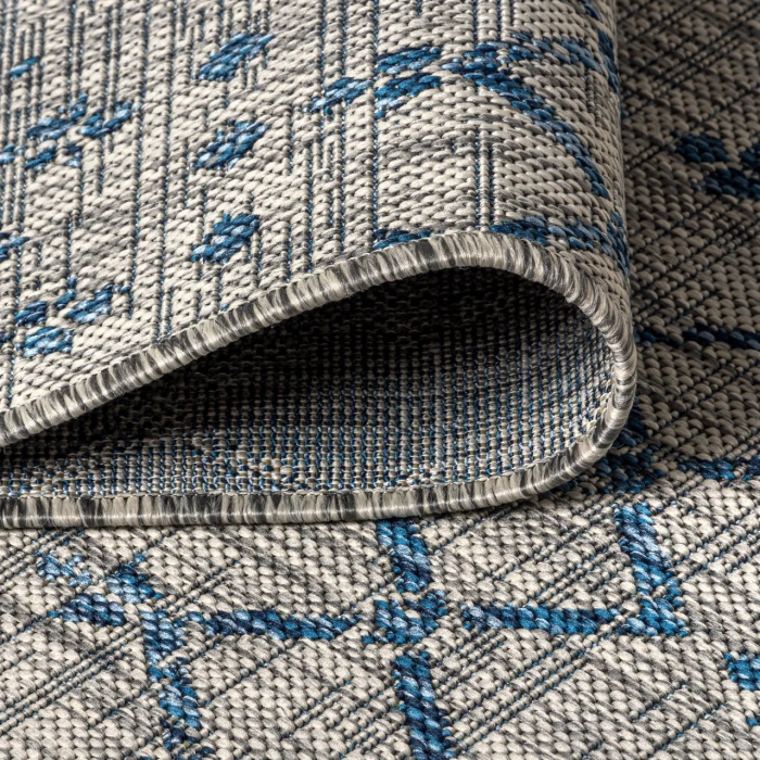 Ourika Moroccan Geometric Textured Weave Light Gray/Navy 5' Round Indoor/Outdoor Area Rug