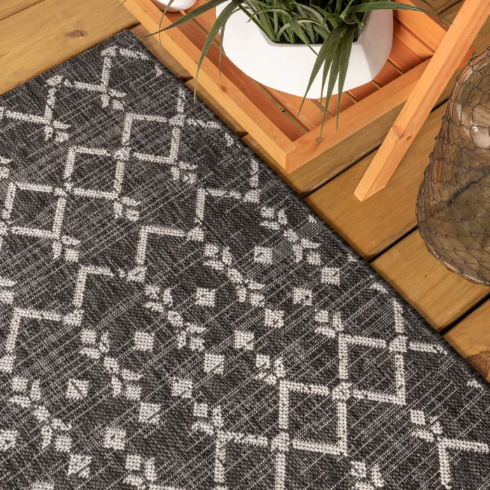 Ourika Moroccan Geometric Textured Weave Black/Gray 5' Round Indoor/Outdoor Area Rug