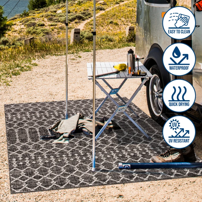 Ourika Moroccan Geometric Textured Weave Black/Gray 5' Round Indoor/Outdoor Area Rug