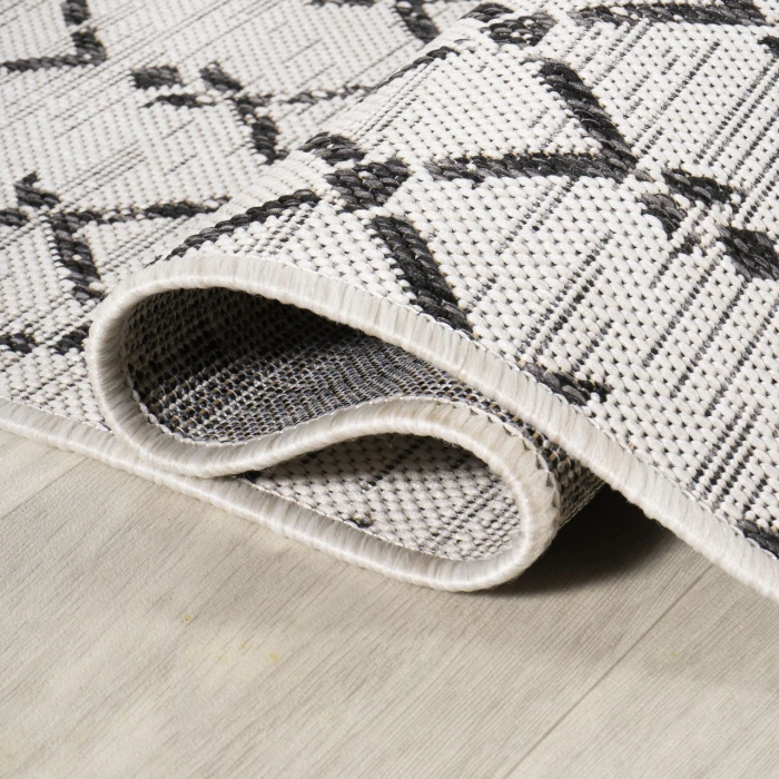 Ourika Moroccan Geometric Textured Weave Cream/Black 5' Round Indoor/Outdoor Area Rug