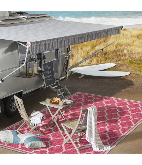 Trebol Moroccan Trellis Textured Weave Fuchsia/Light Gray 5' Square Indoor/Outdoor Area Rug