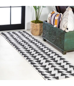 Jonathany Santa Monica SMB126D Ivory/Black Area Rug 2 ft. 2 in. X 8 ft. Runner