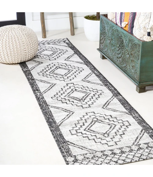 Marokko Diamond Tribal Medallion Ivory/Black 2 ft. x 8 ft. Indoor/Outdoor Runner Rug