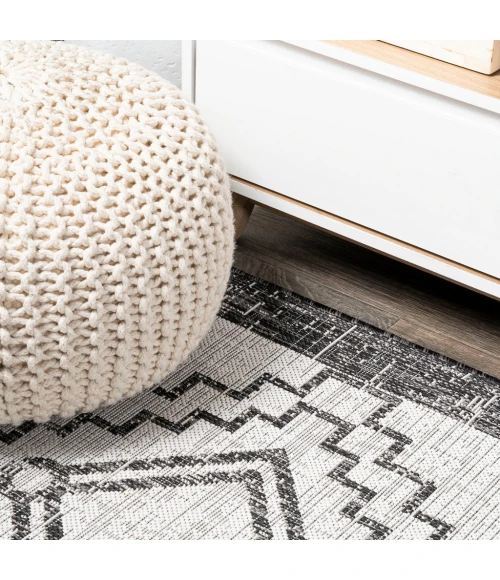 Marokko Diamond Tribal Medallion Ivory/Black 2 ft. x 8 ft. Indoor/Outdoor Runner Rug