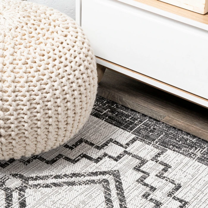 Marokko Diamond Tribal Medallion Ivory/Black 2 ft. x 10 ft. Indoor/Outdoor Runner Rug