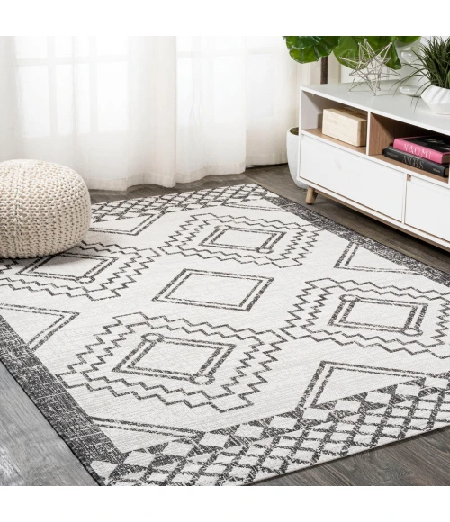 Marokko Diamond Tribal Medallion Ivory/Black 5 ft. x 8 ft. Indoor/Outdoor Area Rug