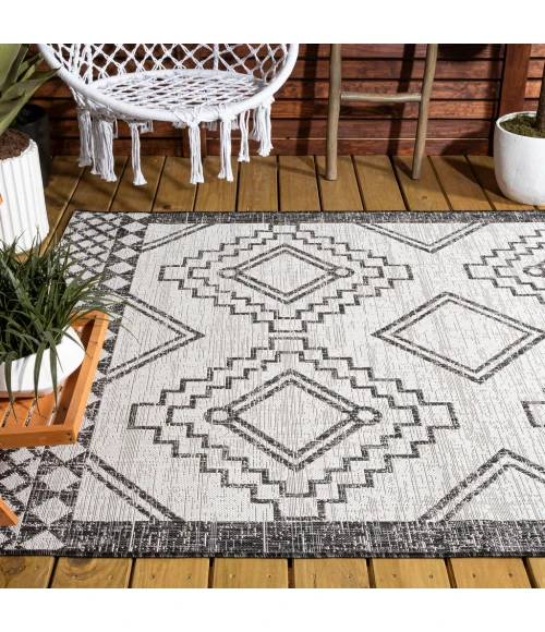 Marokko Diamond Tribal Medallion Ivory/Black 5 ft. x 8 ft. Indoor/Outdoor Area Rug