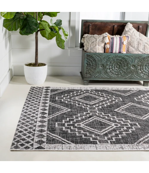 Marokko Diamond Tribal Medallion Black/Ivory 8 ft. x 10 ft. Indoor/Outdoor Area Rug
