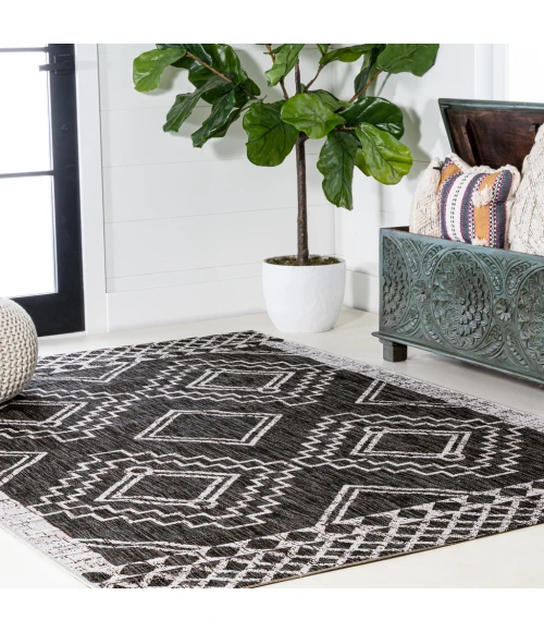 Marokko Diamond Tribal Medallion Black/Ivory 8 ft. x 10 ft. Indoor/Outdoor Area Rug