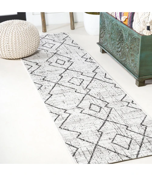 Carwa Tribal Diamond Trellis Ivory/Black 2 ft. x 8 ft. Indoor/Outdoor Runner Rug