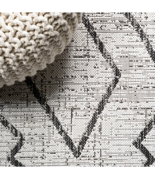 Carwa Tribal Diamond Trellis Ivory/Black 2 ft. x 8 ft. Indoor/Outdoor Runner Rug