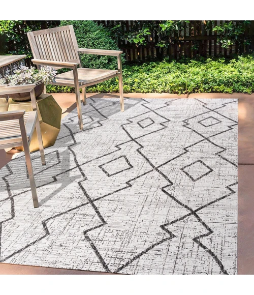Carwa Tribal Diamond Trellis Ivory/Black 5 ft. x 8 ft. Indoor/Outdoor Area Rug