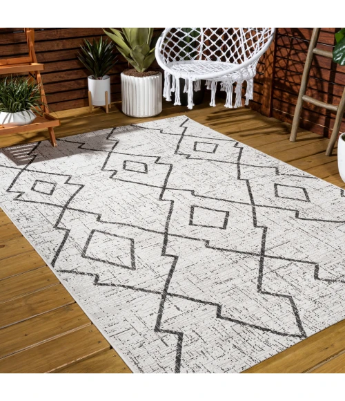 Carwa Tribal Diamond Trellis Ivory/Black 5 ft. x 8 ft. Indoor/Outdoor Area Rug