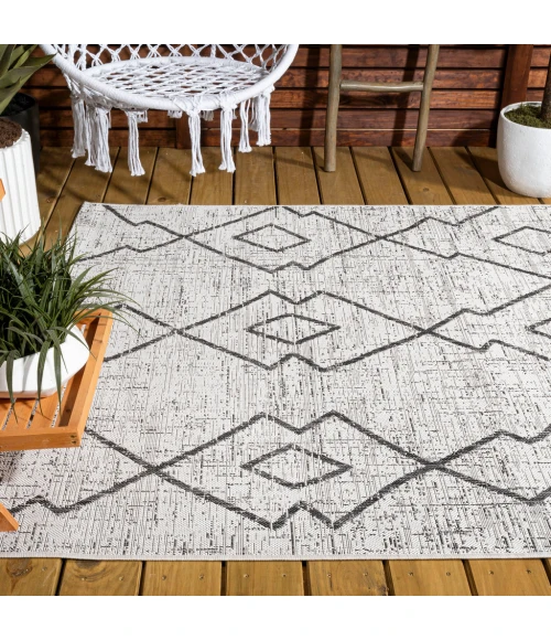 Carwa Tribal Diamond Trellis Ivory/Black 5 ft. x 8 ft. Indoor/Outdoor Area Rug