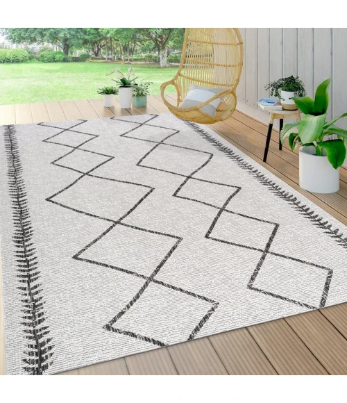 Derya Tribal Diamond Trellis Ivory/Black 3 ft. x 5 ft. Indoor/Outdoor Area Rug