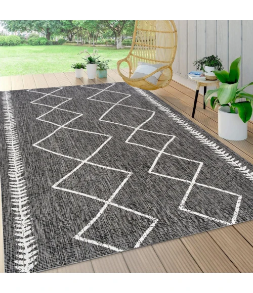 Derya Tribal Diamond Trellis Black/Ivory 4 ft. x 6 ft. Indoor/Outdoor Area Rug