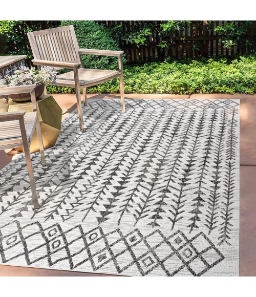 Tokay Bohemian Geometric Ivory/Black 3 ft. x 5 ft. Indoor/Outdoor Area Rug