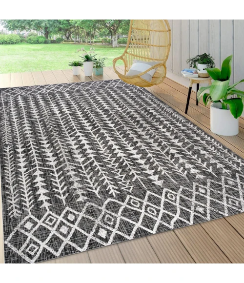 Tokay Bohemian Geometric Black/Ivory 4 ft. x 6 ft. Indoor/Outdoor Area Rug