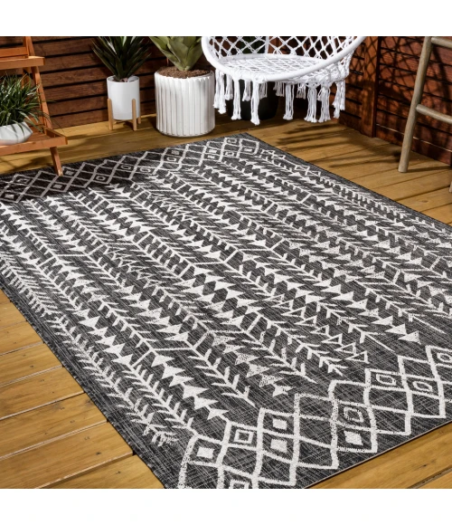 Tokay Bohemian Geometric Black/Ivory 4 ft. x 6 ft. Indoor/Outdoor Area Rug