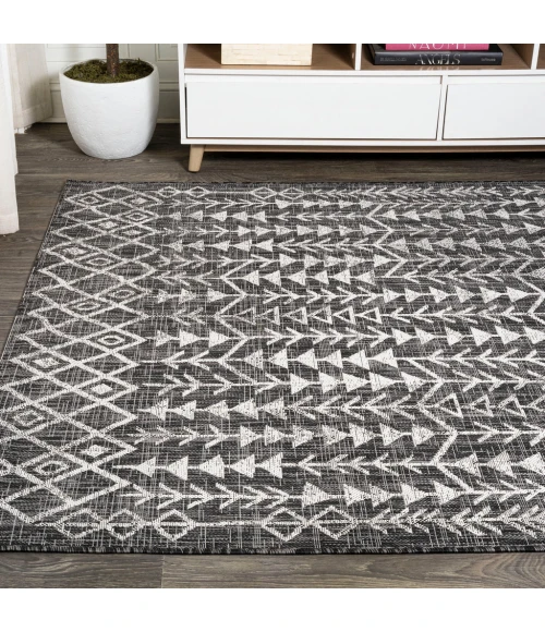 Tokay Bohemian Geometric Black/Ivory 4 ft. x 6 ft. Indoor/Outdoor Area Rug
