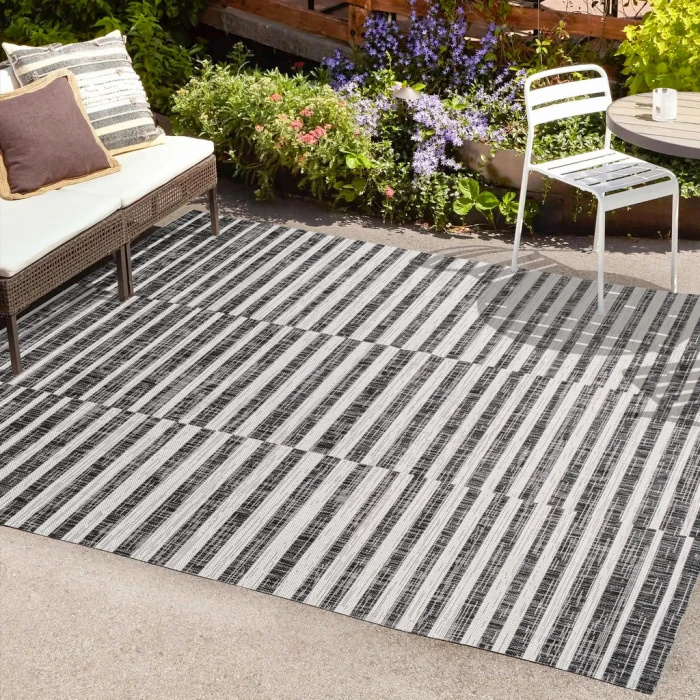 Sukie Modern Offset Stripe Black/Ivory 5 ft. x 8 ft. Indoor/Outdoor Area Rug