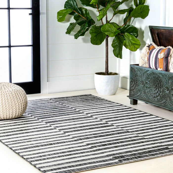 Sukie Modern Offset Stripe Black/Ivory 5 ft. x 8 ft. Indoor/Outdoor Area Rug