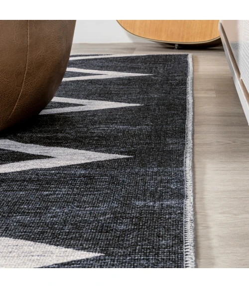 Siksak Modern Chevron Border Machine-Washable Ivory/Navy 8 ft. x 10 ft. Area Rug