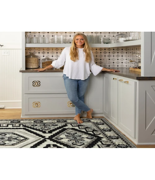 Kaleen Warwick Black TDW08-02-1818 18 in. X 18 in. Square Rug