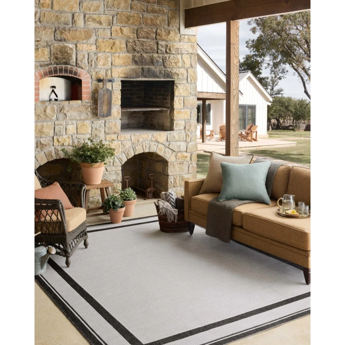 Loloi Easton Onyx / Ivory ESN-11 6ft.-7in. X 9ft.-4in. Rect. Rug