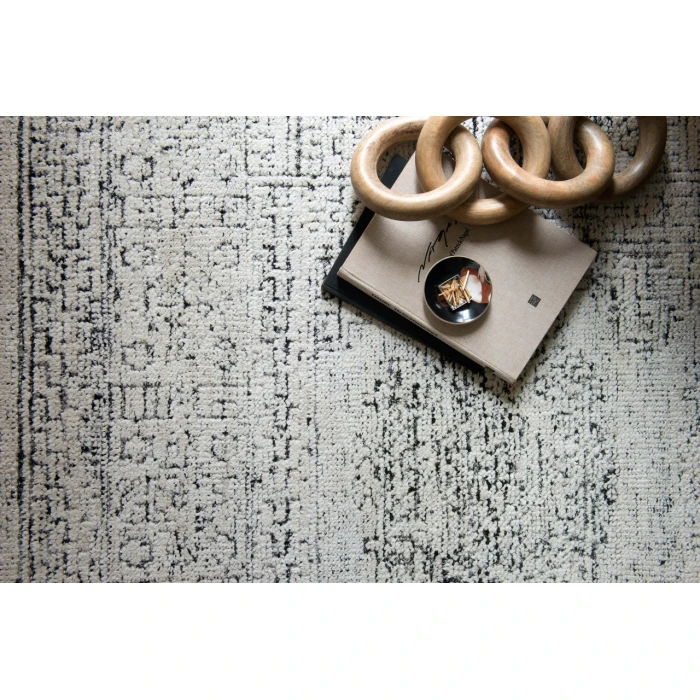 Loloi Vestige White / Black VQ-01 4ft. X 6ft. Rect. Rug
