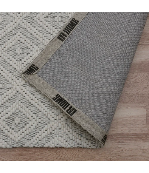 LR Home Bergen 3438 Ivory 2' X 3' Rect. Rug