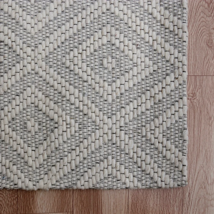 LR Home Bergen 3438 Ivory 2' X 3' Rect. Rug