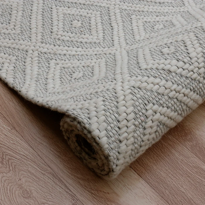 LR Home Bergen 3438 Ivory 2' X 3' Rect. Rug