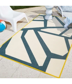 LR Home Mapa White MAPAC 2ft. x 3ft. Rectangle Rug