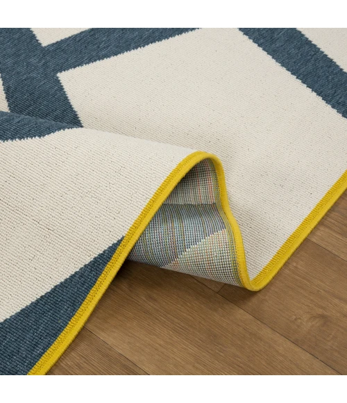 LR Home Mapa White MAPAC 2ft. x 3ft. Rectangle Rug